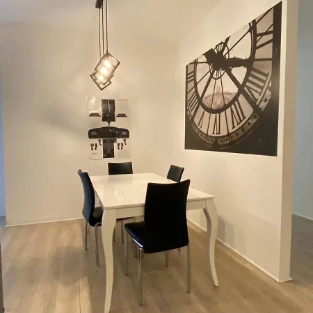 Appartmentslapiazzetta -1-2-6 * Sesto Calende